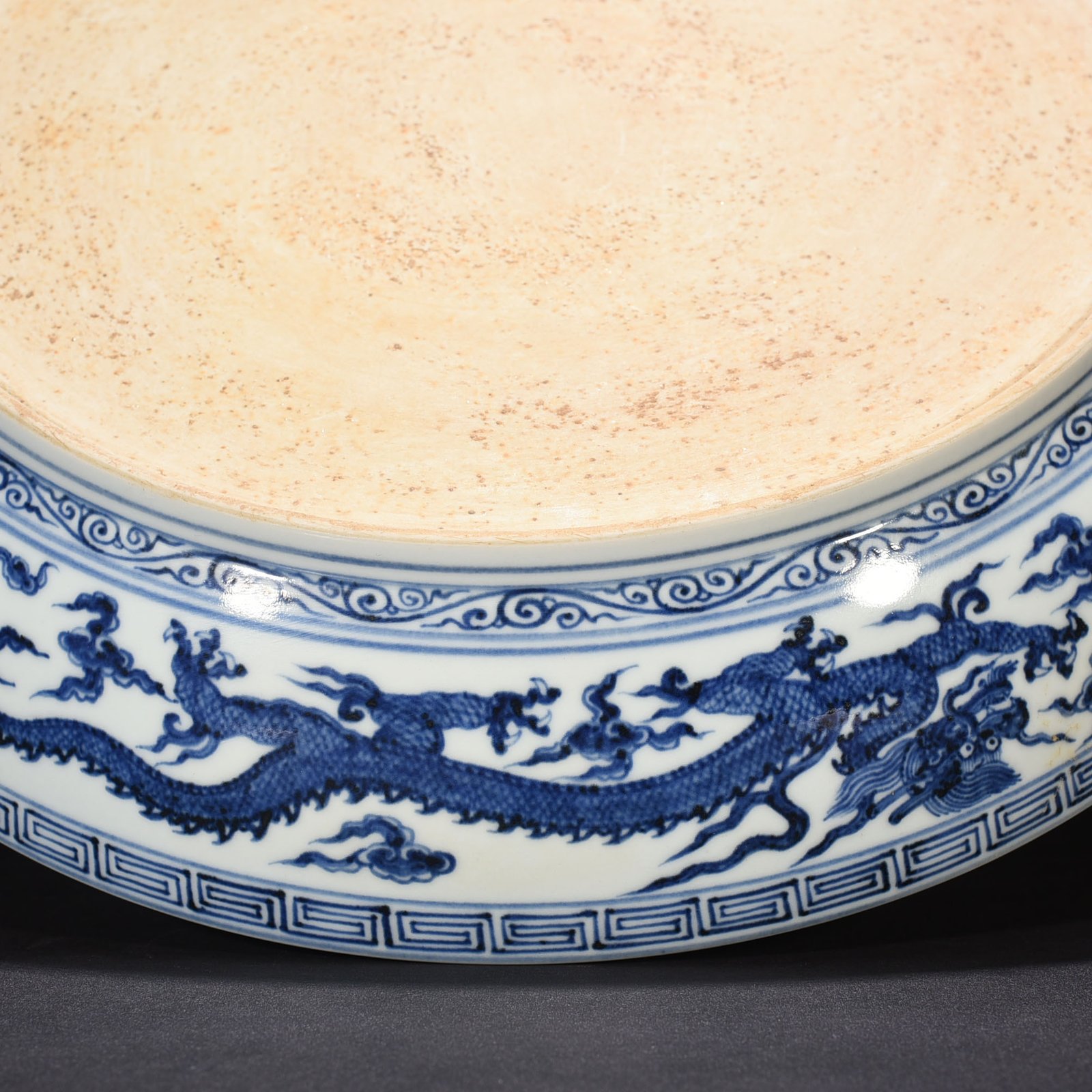 Ming Dynasty Yongle blue and white seawater cone arch five dragon dish