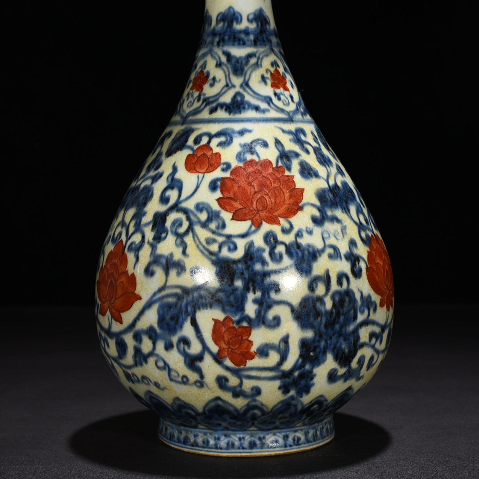 Ming Dynasty Yongle blue and white alum red jade pot with lotus