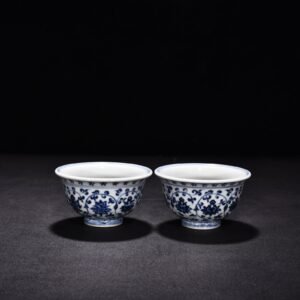 Ming Dynasty Yongle blue and white intertwined flower pressed hand cup