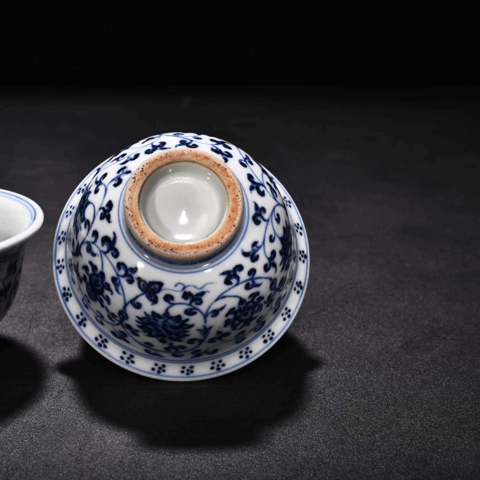 Ming Dynasty Yongle blue and white intertwined flower pressed hand cup