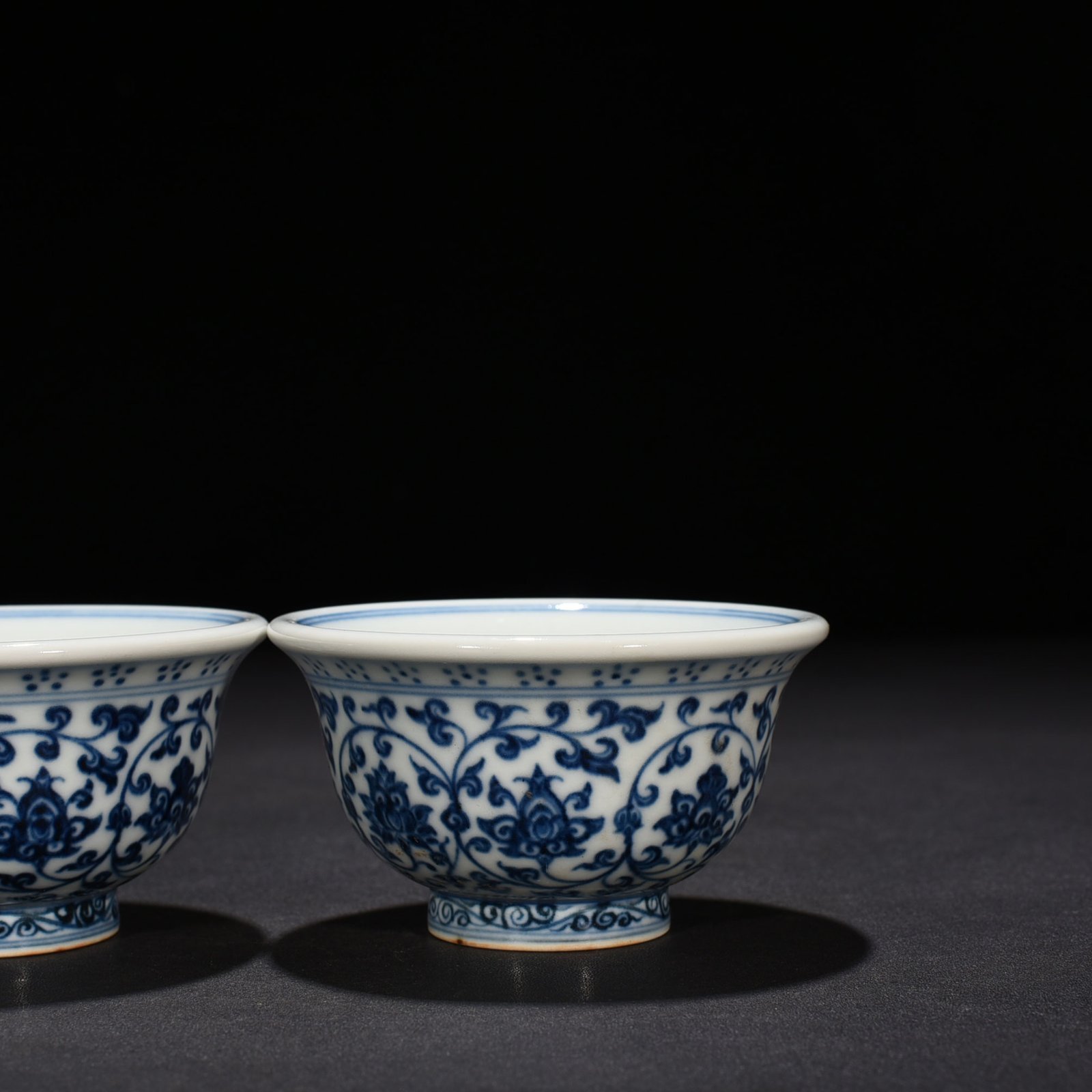 Ming Dynasty Yongle blue and white intertwined flower pressed hand cup