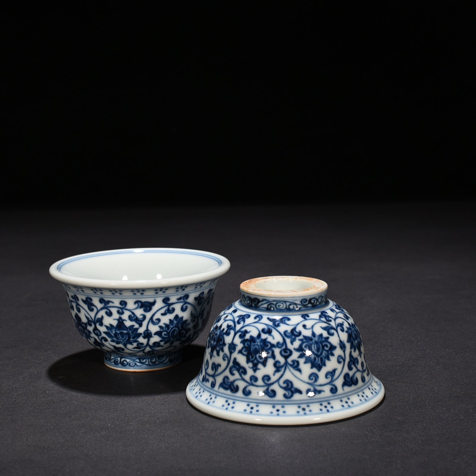 Ming Dynasty Yongle blue and white intertwined flower pressed hand cup