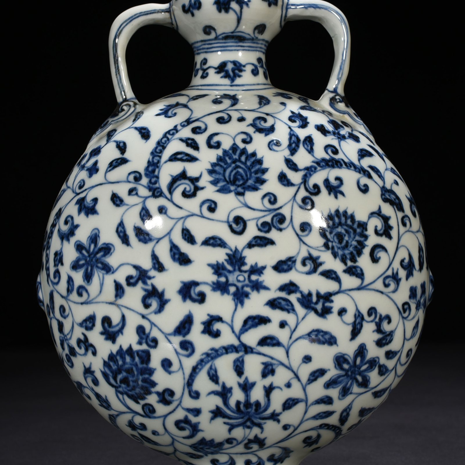 Ming Dynasty Yongle blue and white flower Ruyi ear flat vase