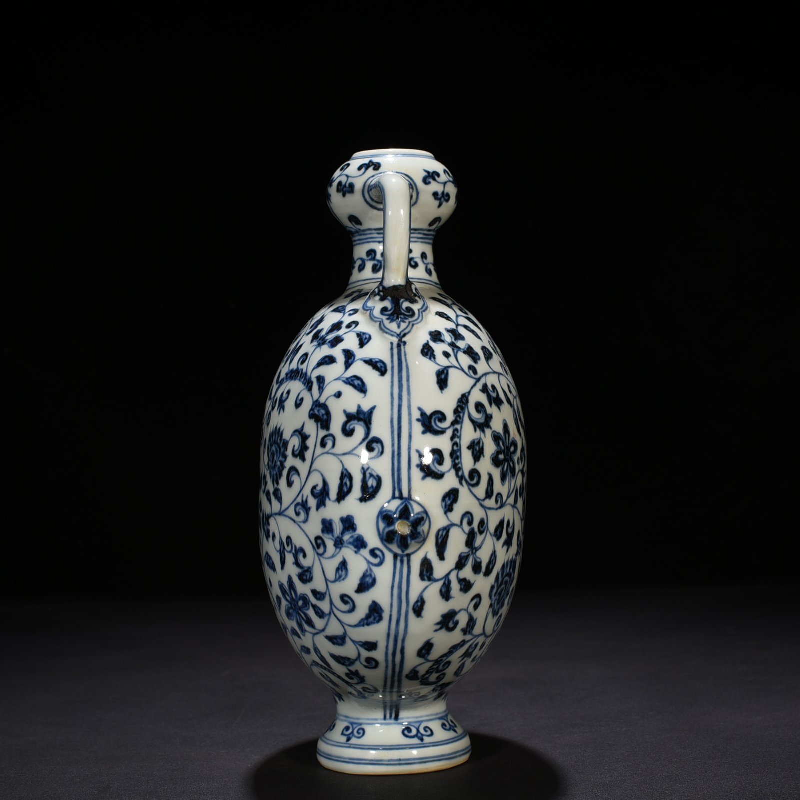 Ming Dynasty Yongle blue and white flower Ruyi ear flat vase