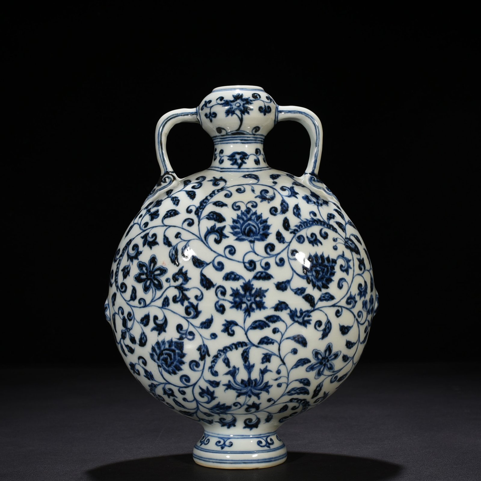 Ming Dynasty Yongle blue and white flower Ruyi ear flat vase