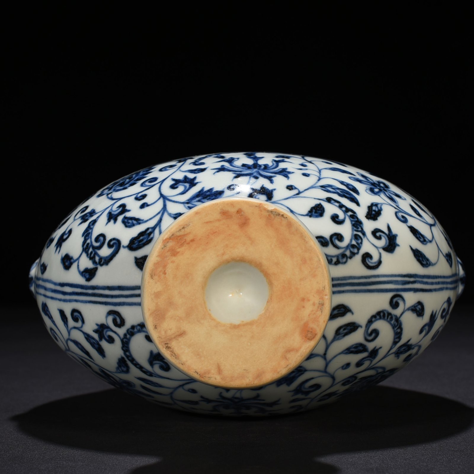Ming Dynasty Yongle blue and white flower Ruyi ear flat vase