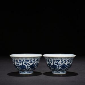 Ming Dynasty Yongle blue and white intertwined flowers and mandarin duck pressed hand cup