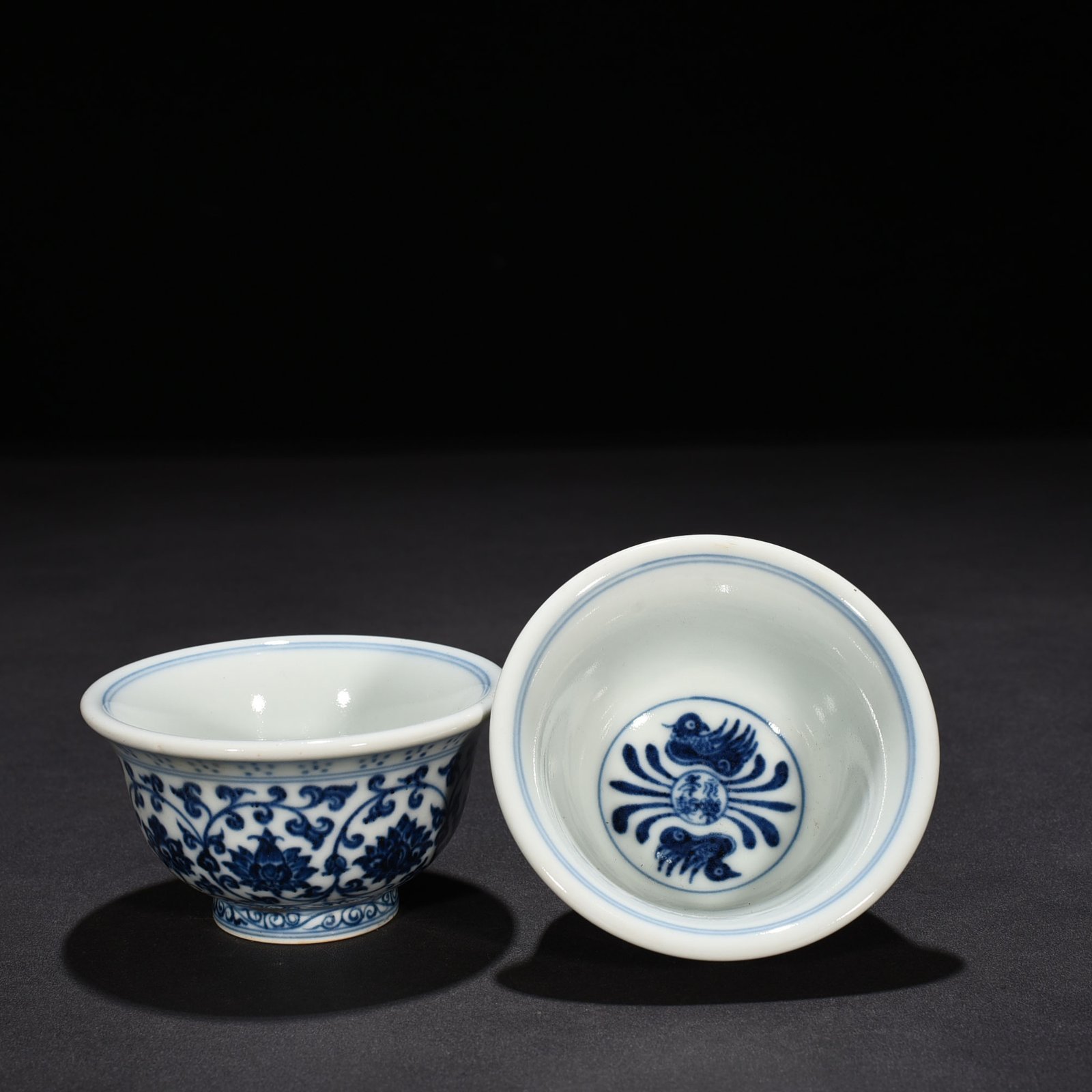 Ming Dynasty Yongle blue and white intertwined flowers and mandarin duck pressed hand cup