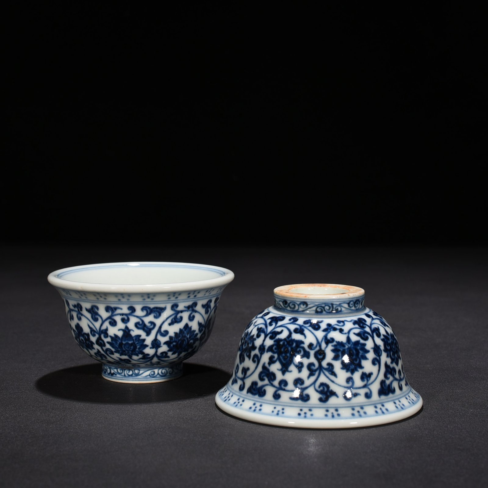 Ming Dynasty Yongle blue and white intertwined flowers and mandarin duck pressed hand cup