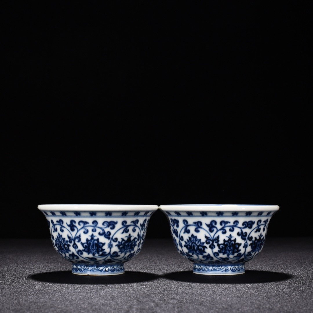 Ming Dynasty Yongle blue and white lotus lion hydrangea pressed hand cup