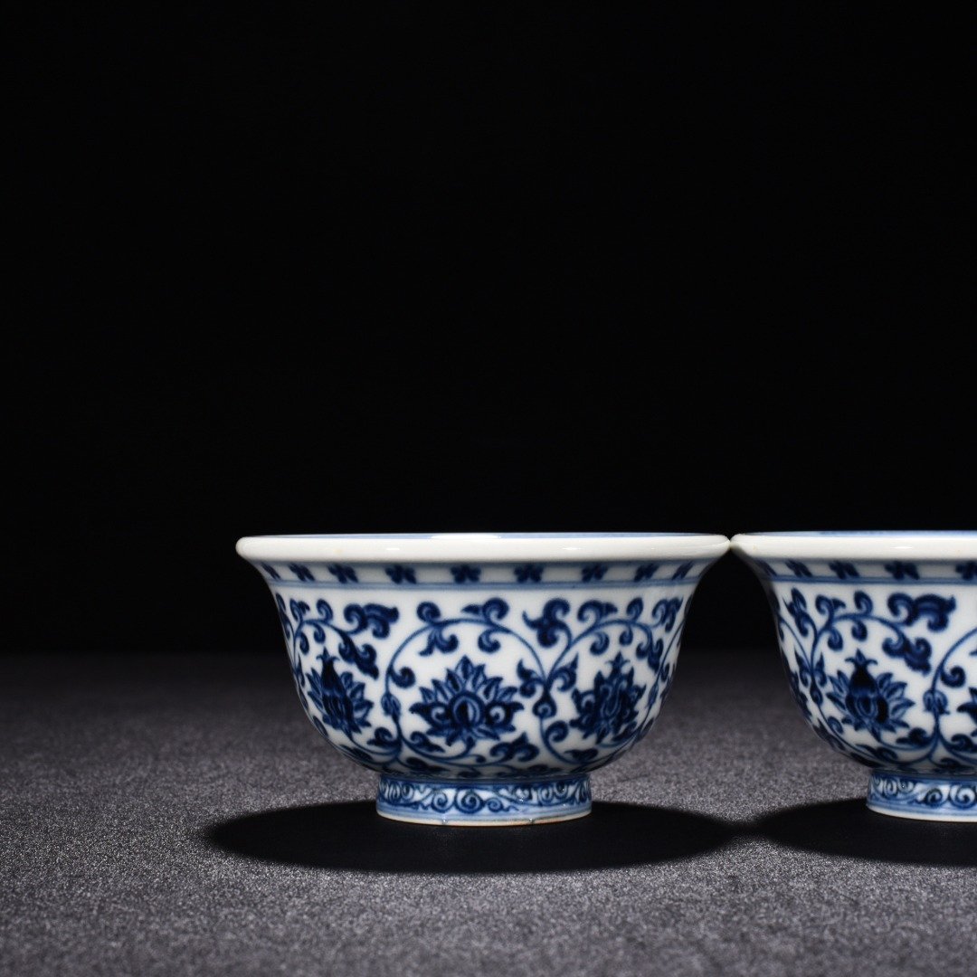 Ming Dynasty Yongle blue and white lotus lion hydrangea pressed hand cup