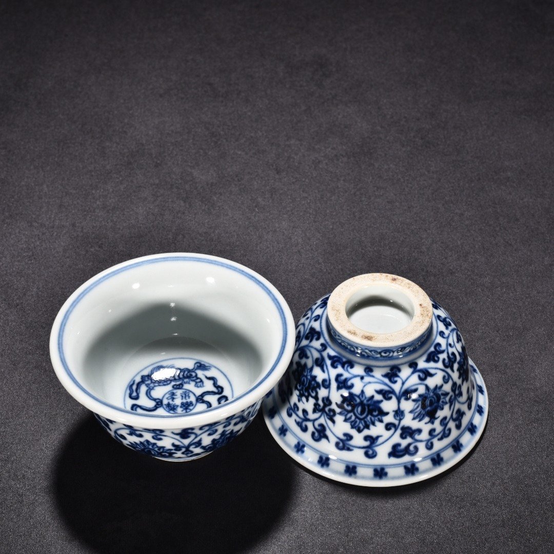 Ming Dynasty Yongle blue and white lotus lion hydrangea pressed hand cup