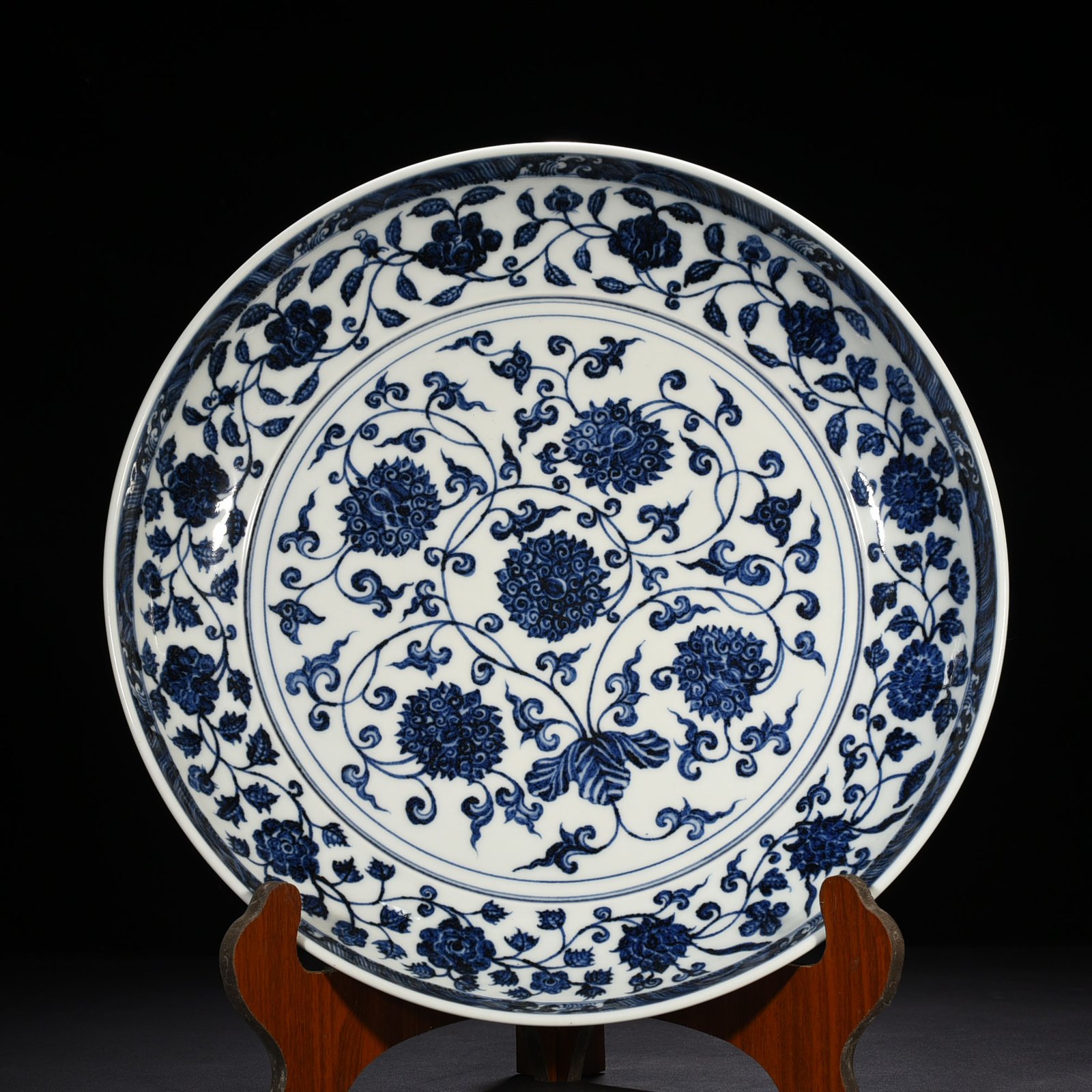 Ming Dynasty Yongle blue and white lotus dish