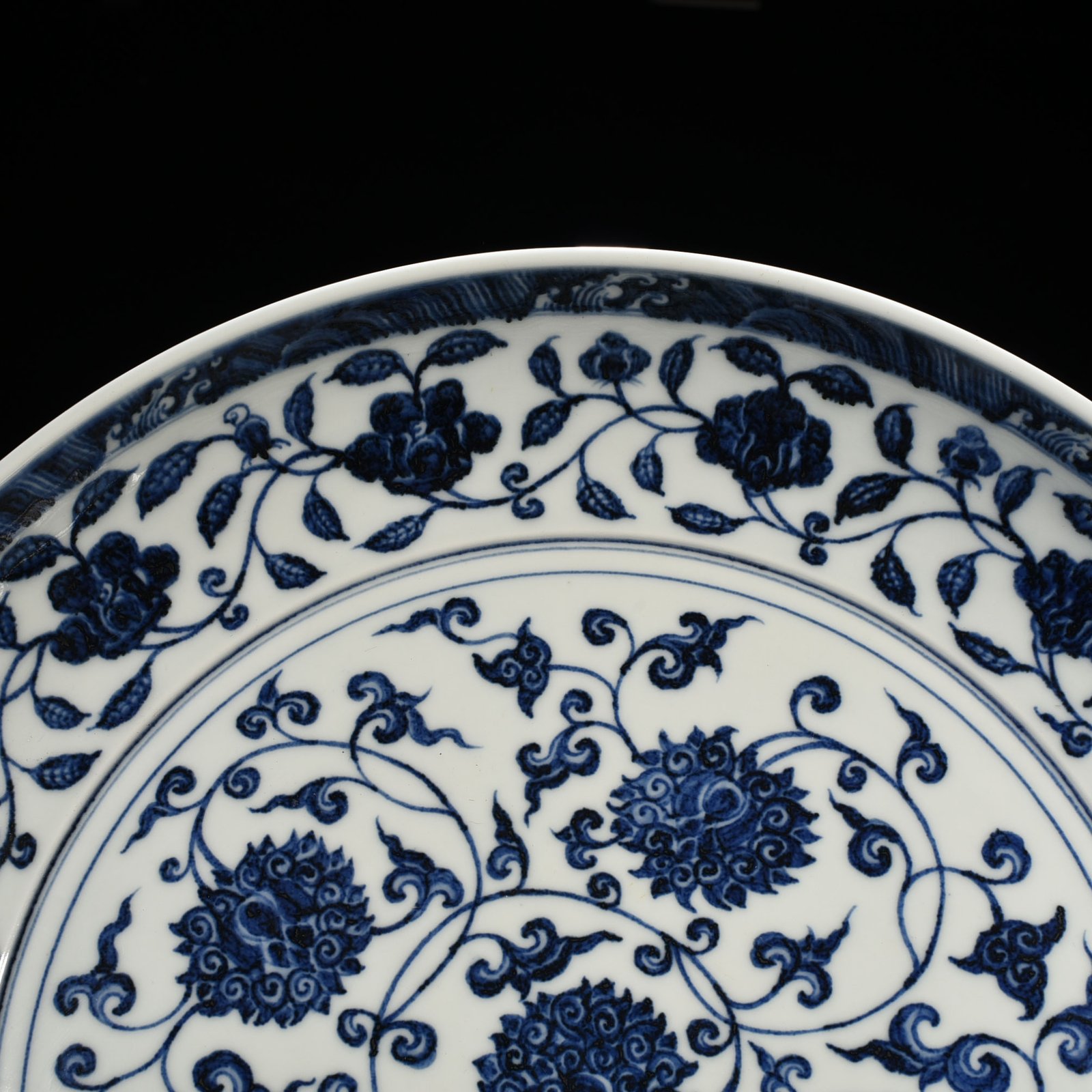 Ming Dynasty Yongle blue and white lotus dish