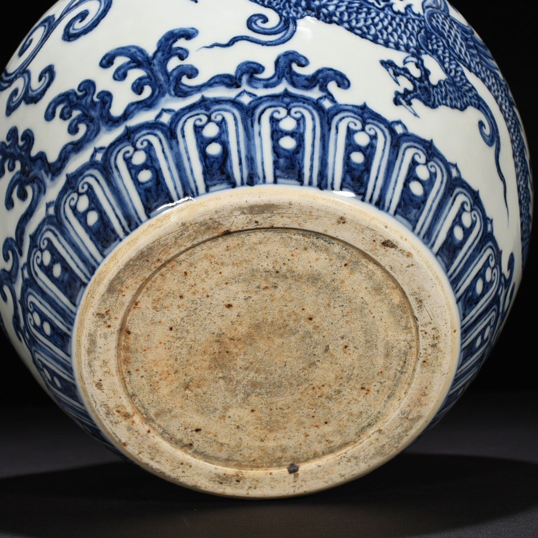 Ming Dynasty Yongle blue and white pterodactyl jar