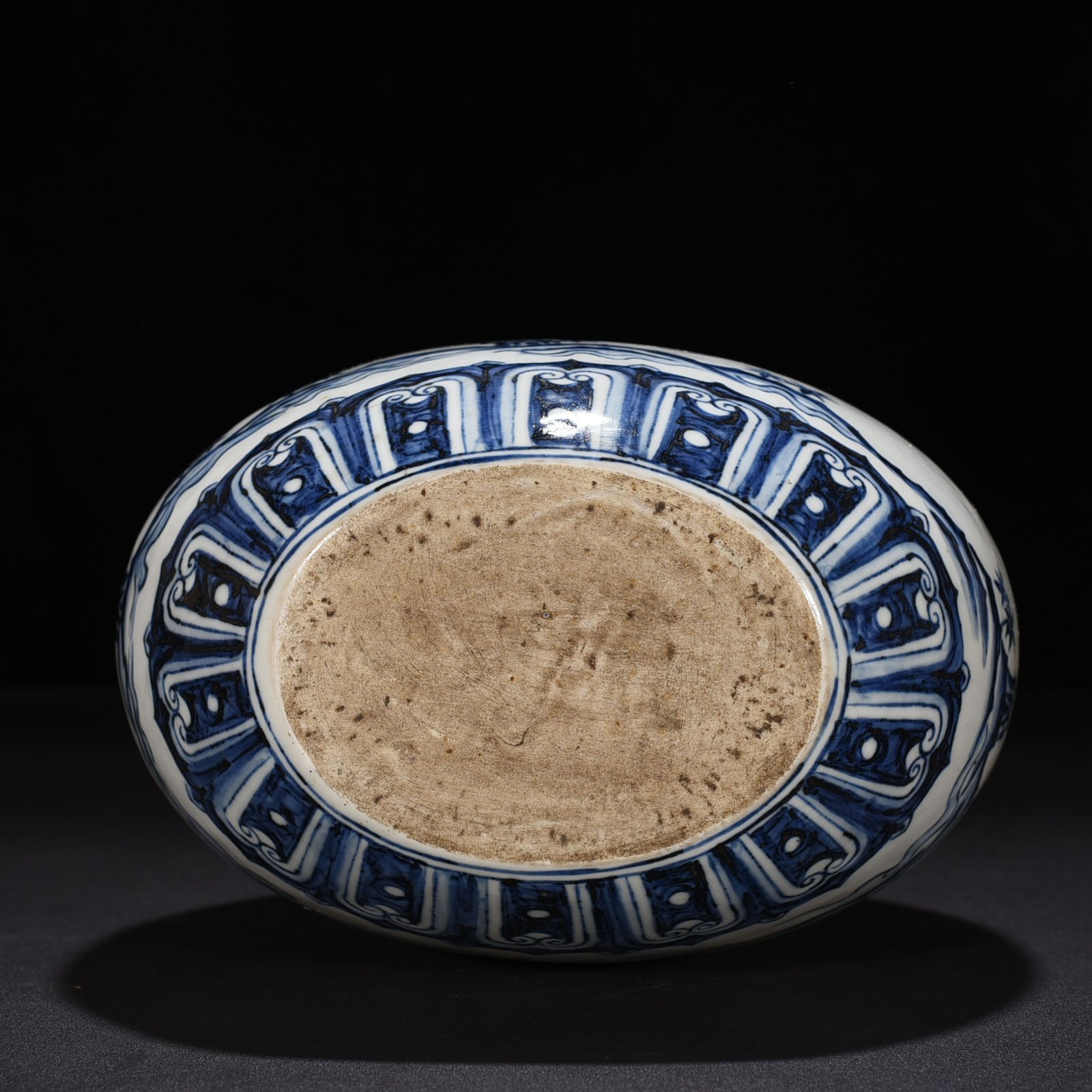 Ming Dynasty Yongle blue and white people playing music flat vase