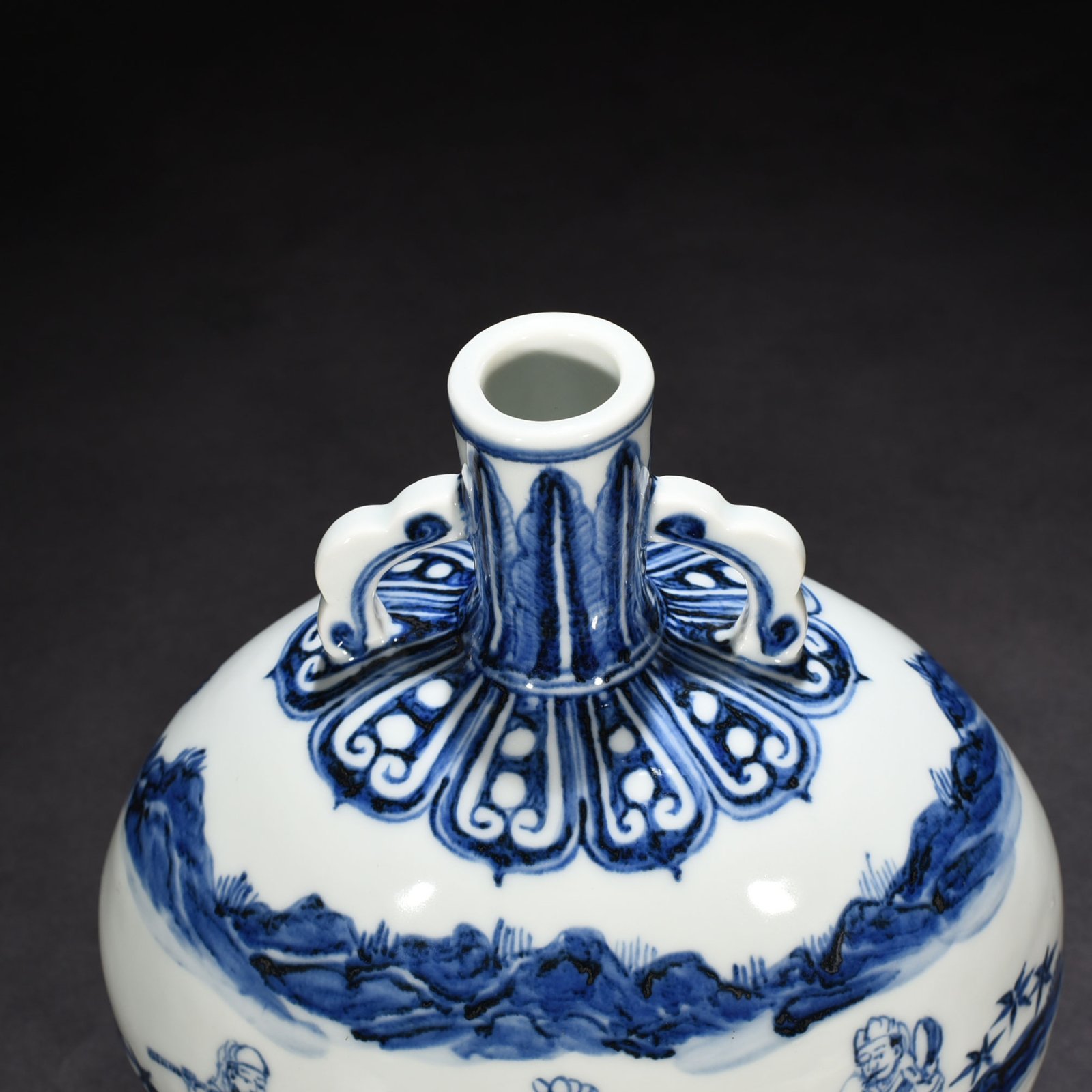 Ming Dynasty Yongle blue and white barbarian music player figure flat vase