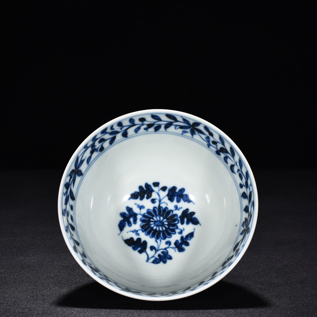 Ming Dynasty Yongle blue and white flower chicken heart bowl