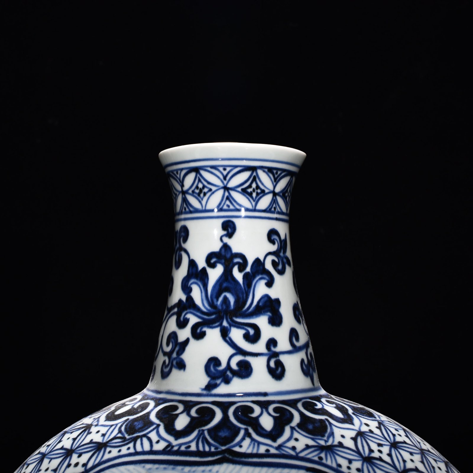 Ming Dynasty Yongle blue and white underglaze red sea dragon flat vase