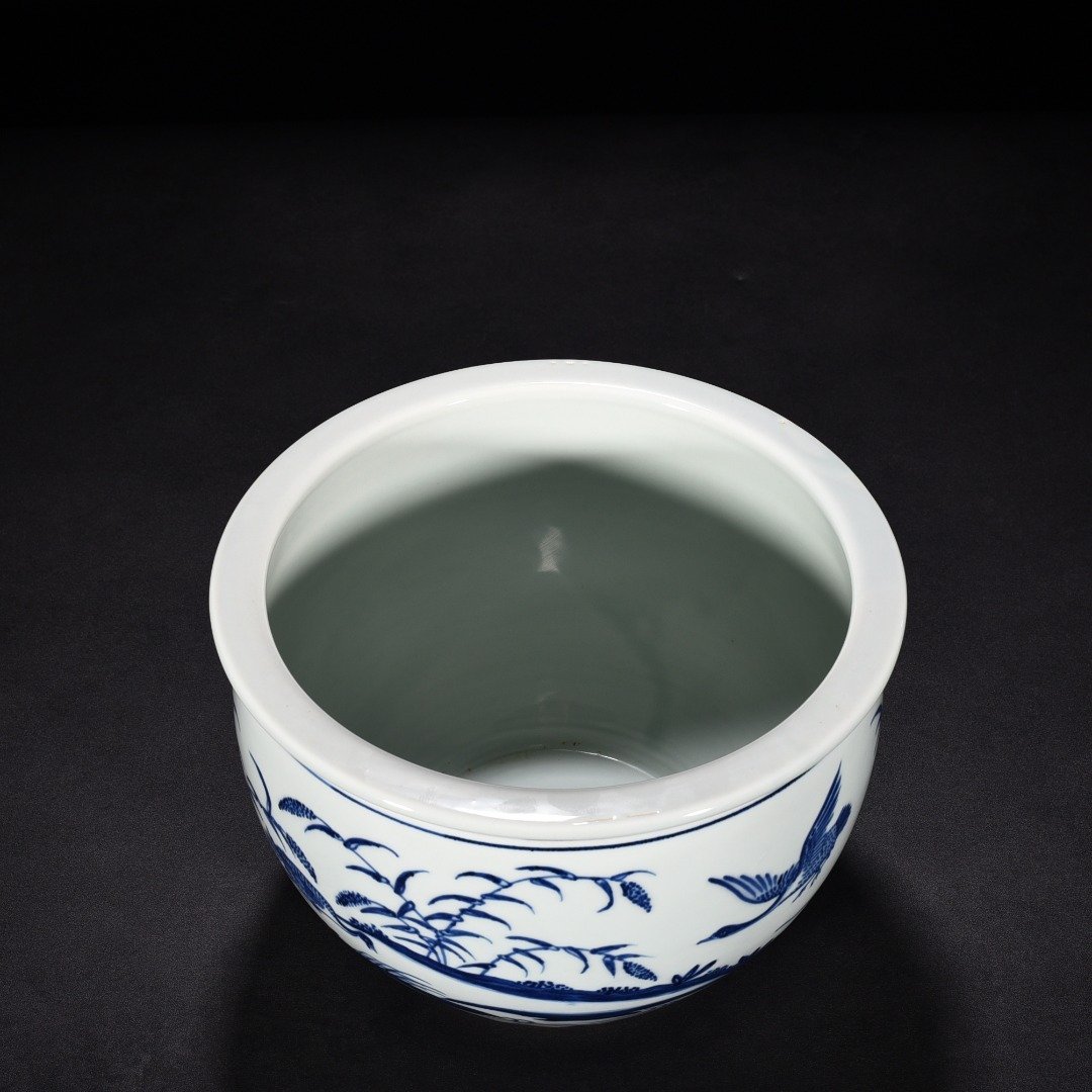 Ming Dynasty Yongle blue and white scroll vat with flyings