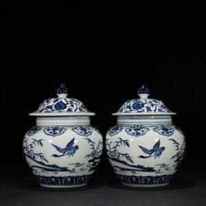Ming Dynasty Yongle blue and white flying  food lid jar