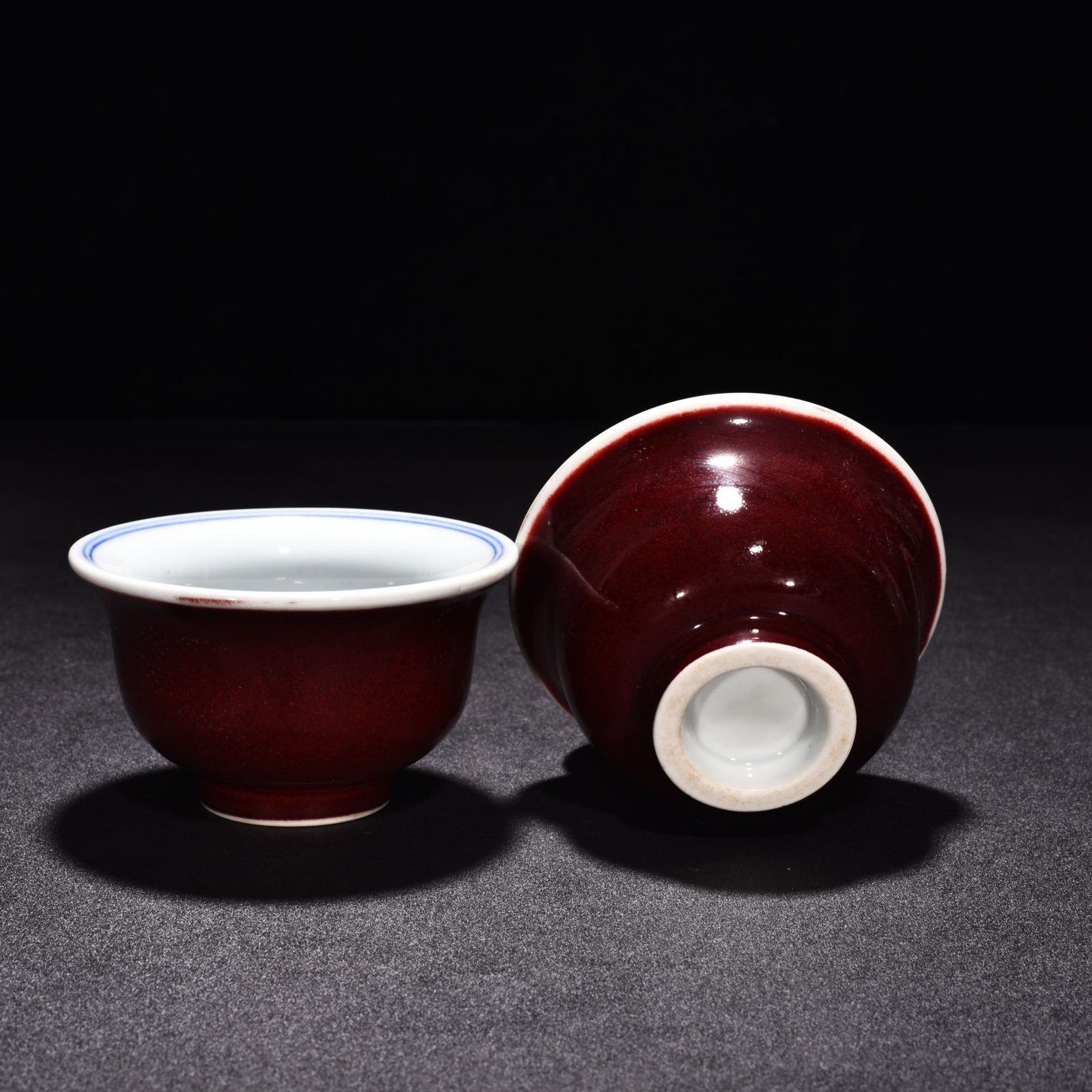 Ming Dynasty Yongle blue and white fish and algae and red glaze pressed hand cup