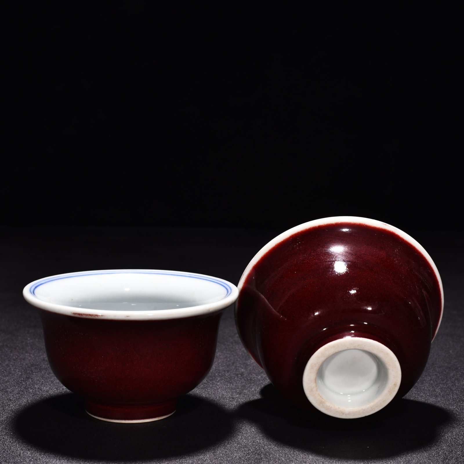 Ming Dynasty Yongle blue and white fish and algae and red glaze pressed hand cup