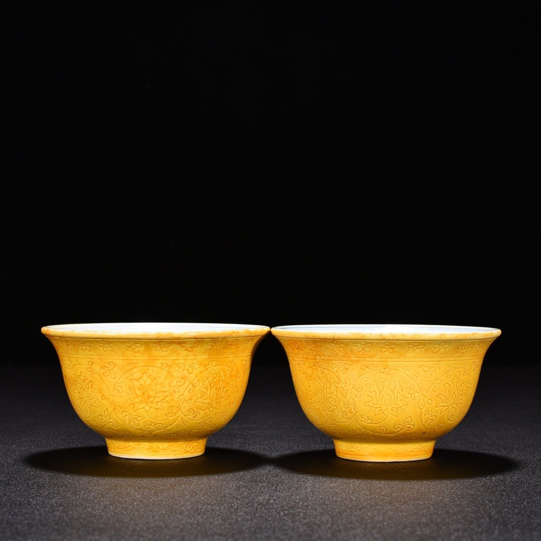 Ming Dynasty Yongle blue and white yellow glaze hand cup with lotus
