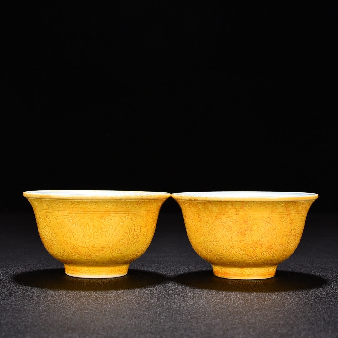 Ming Dynasty Yongle blue and white yellow glaze hand cup with lotus