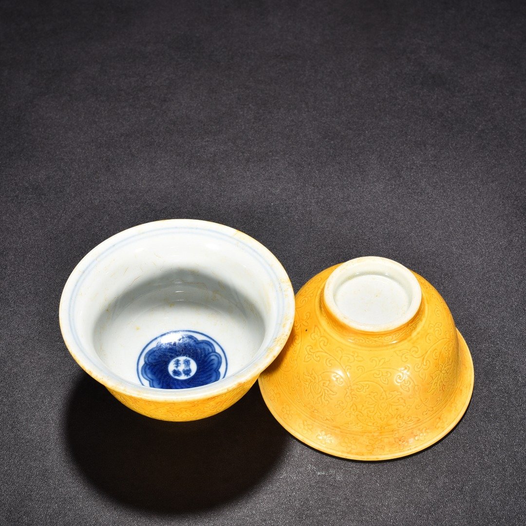 Ming Dynasty Yongle blue and white yellow glaze hand cup with lotus