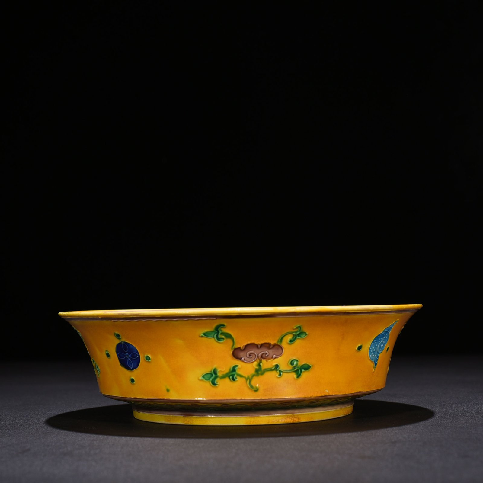 Ming Dynasty Yongle yellow ground enamel folding plate with pterosaur