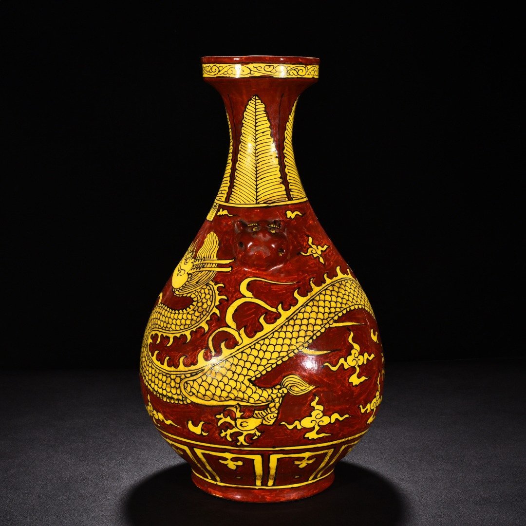 Ming Dynasty Yongle yellow ground red glaze cloud and dragon jade pot spring vase
