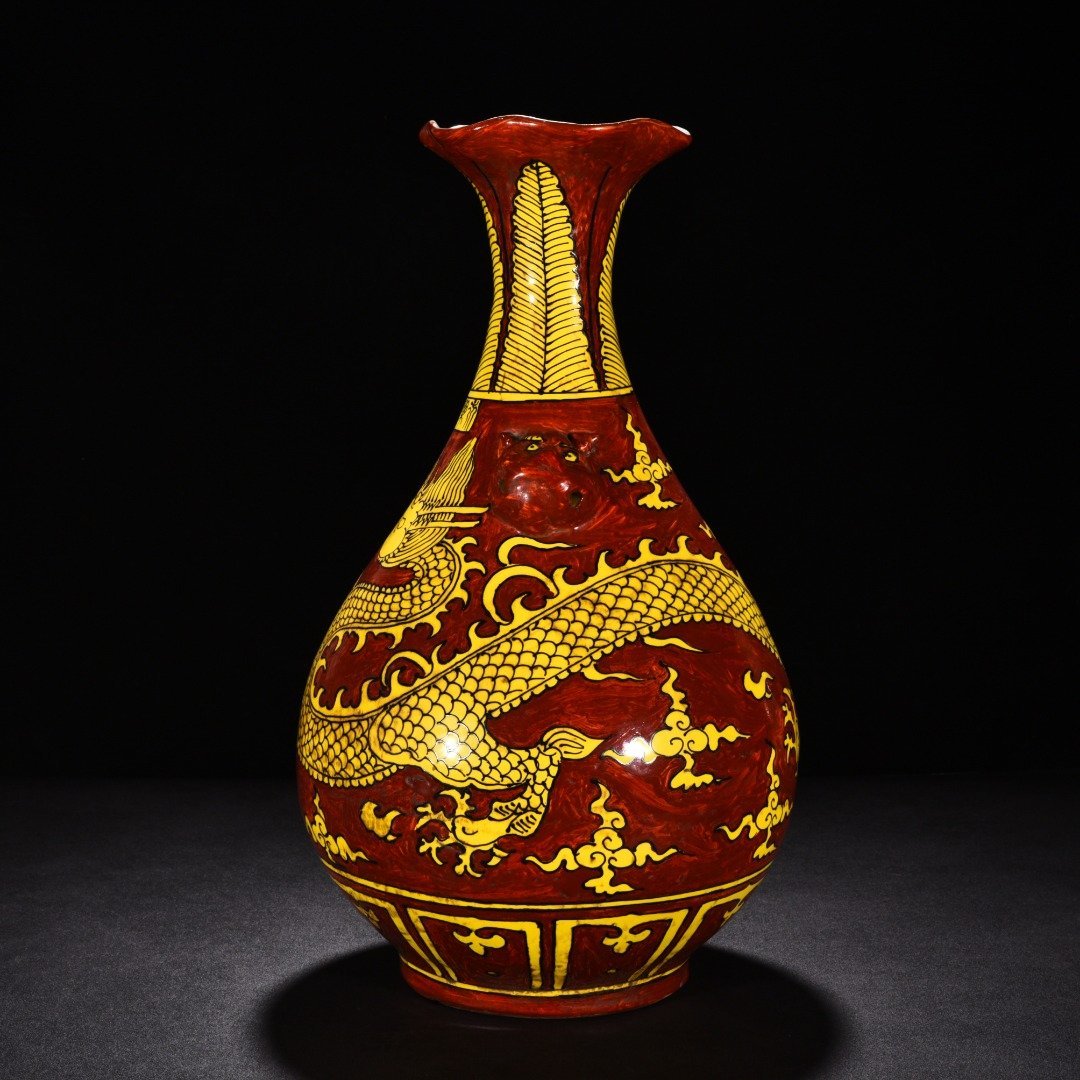 Ming Dynasty Yongle yellow ground red glaze cloud and dragon jade pot spring vase