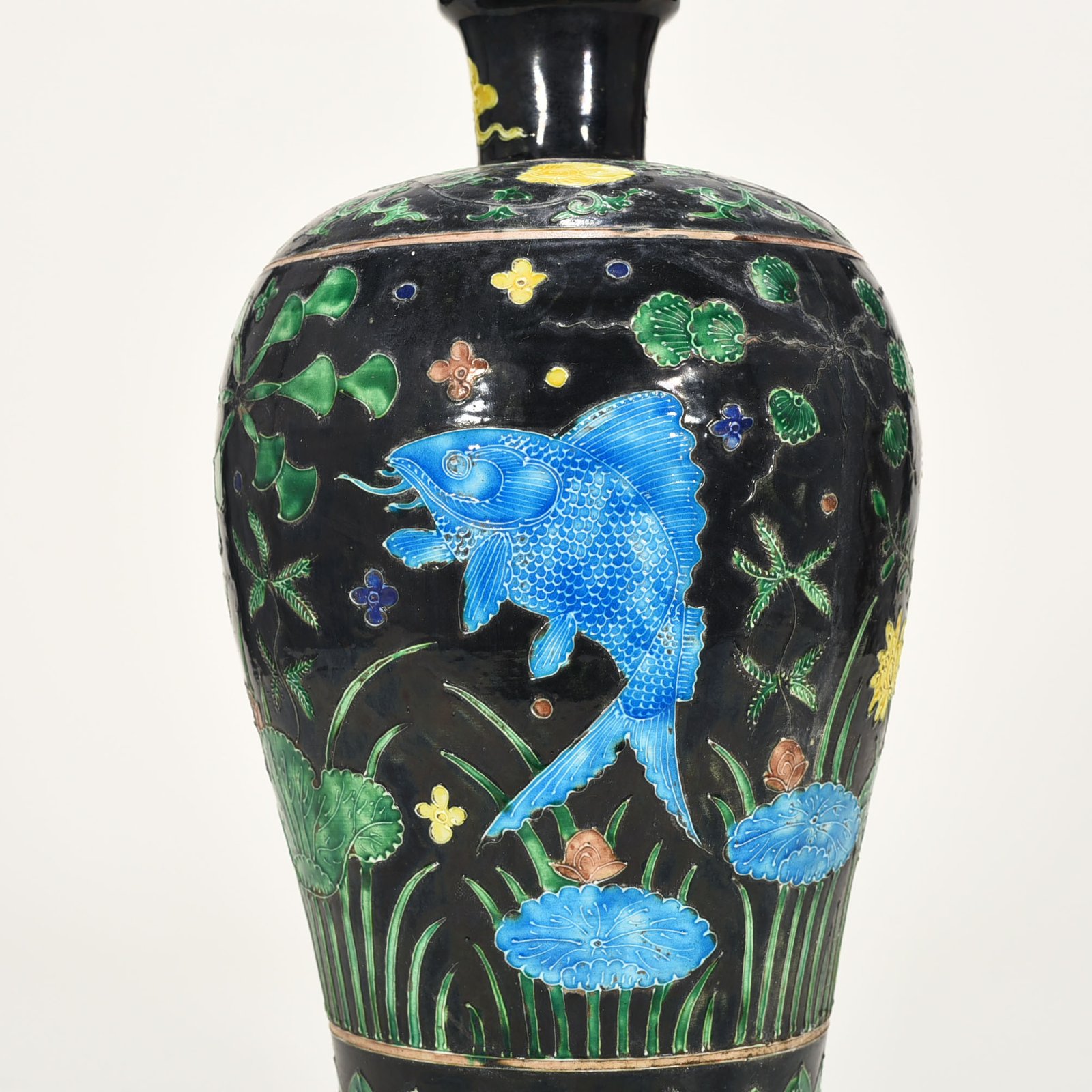 Ming Dynasty Yongle black ground enamel plum vase with fish and algae