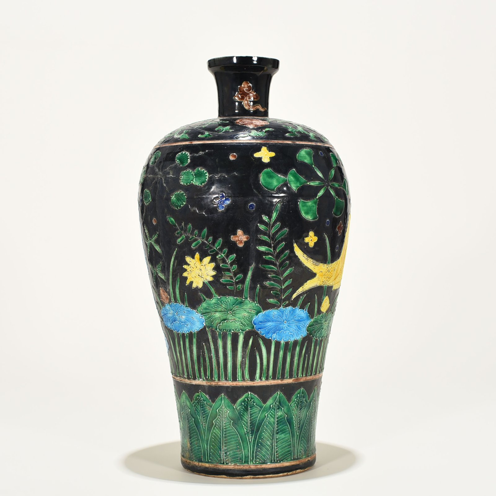 Ming Dynasty Yongle black ground enamel plum vase with fish and algae