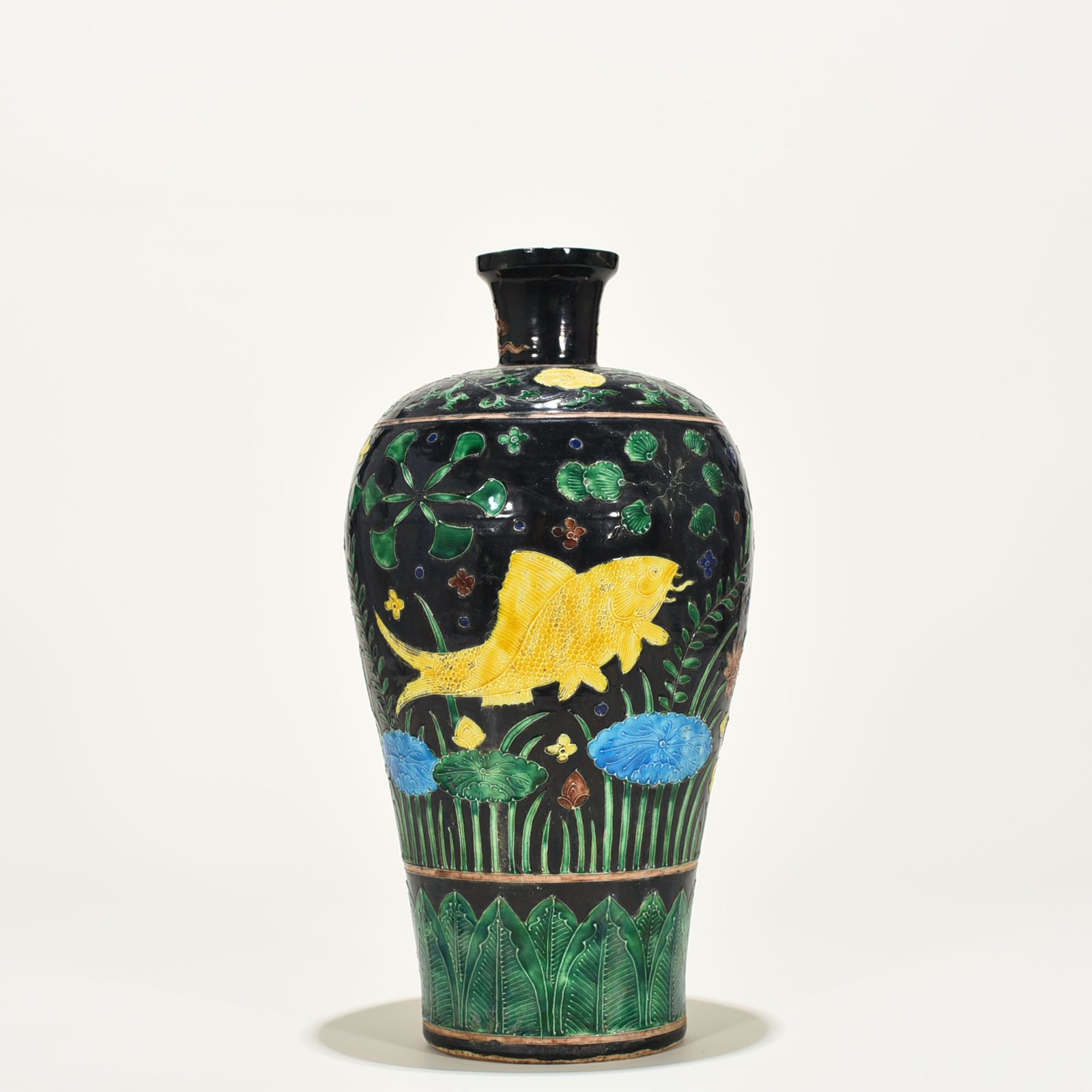 Ming Dynasty Yongle black ground enamel plum vase with fish and algae