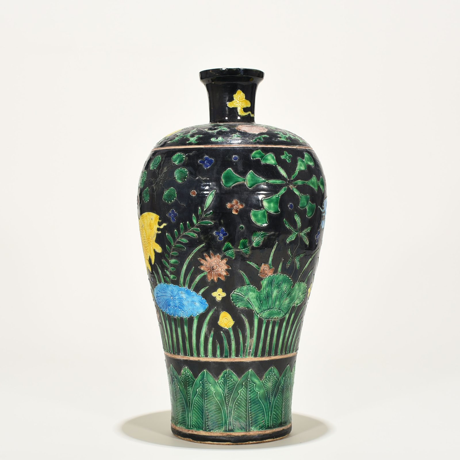 Ming Dynasty Yongle black ground enamel plum vase with fish and algae