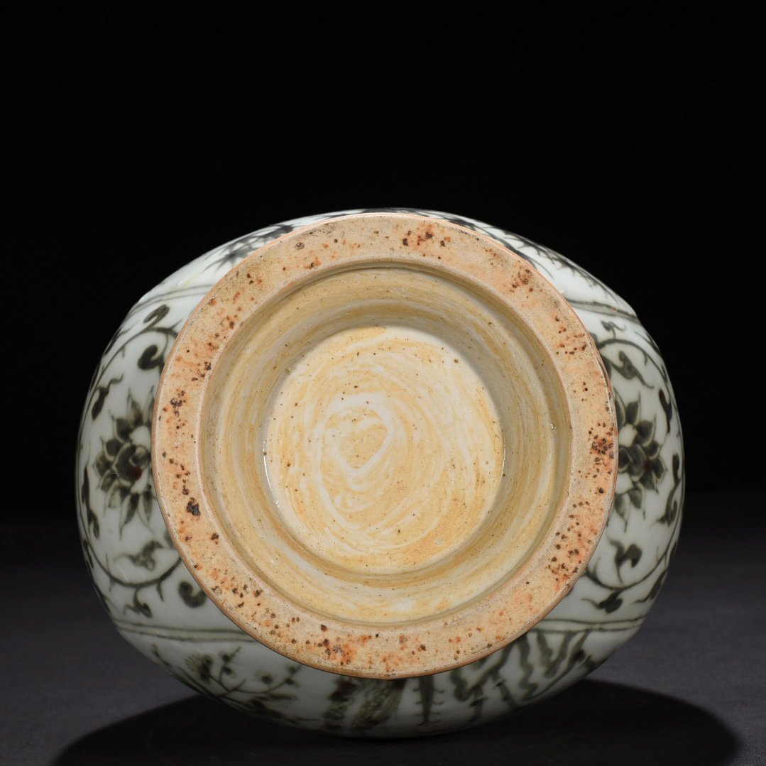 Ming Dynasty Hongwu glazed red pine bamboo and plum amphora