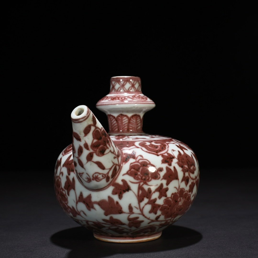 Ming Dynasty Hongwu underglaze red tangled peony military holding