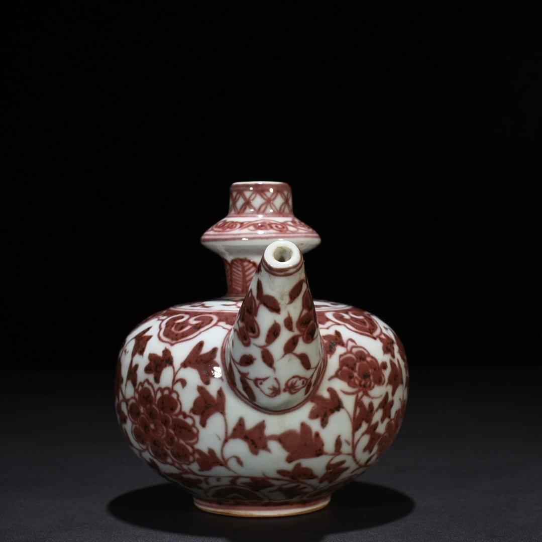 Ming Dynasty Hongwu underglaze red tangled peony military holding