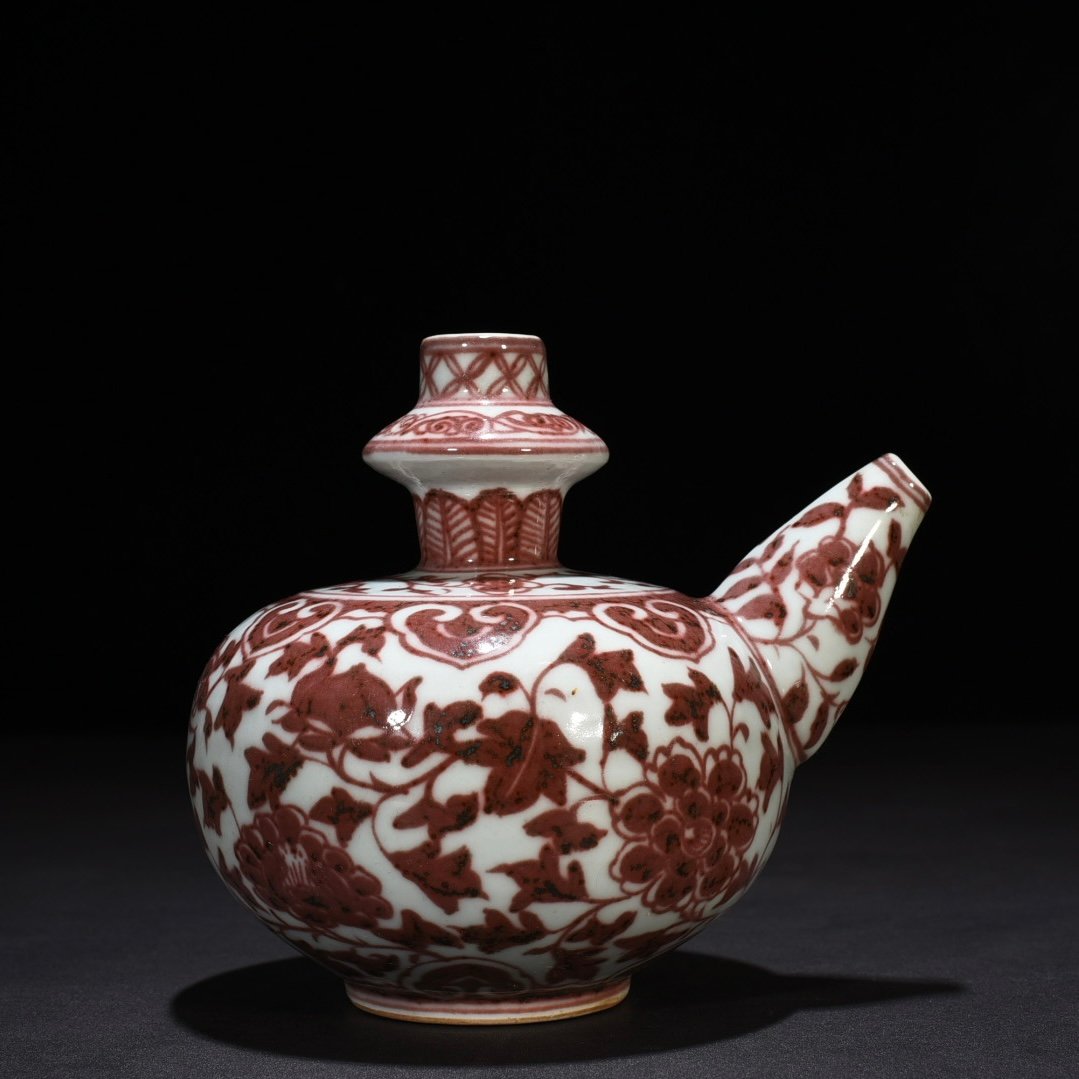 Ming Dynasty Hongwu underglaze red tangled peony military holding