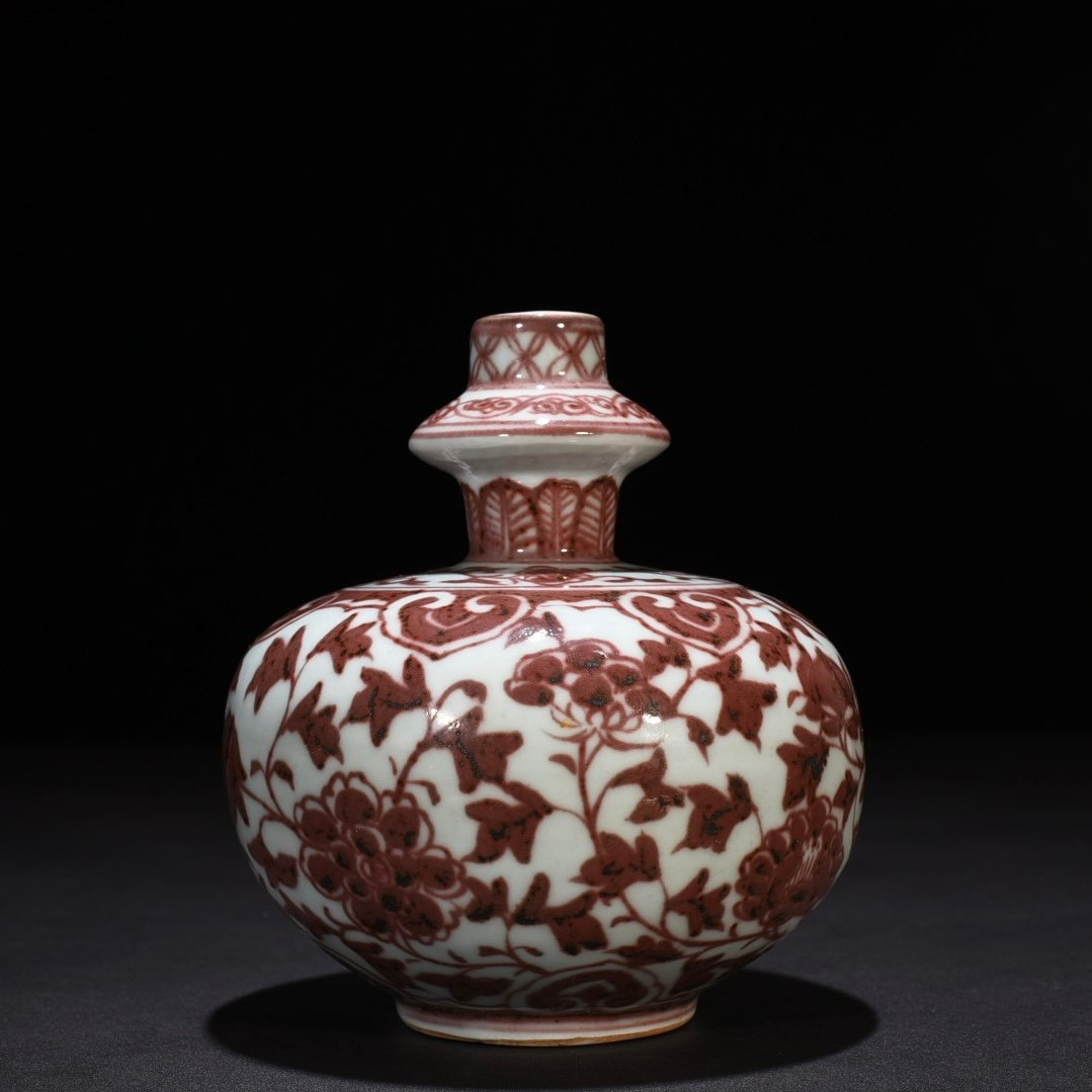 Ming Dynasty Hongwu underglaze red tangled peony military holding