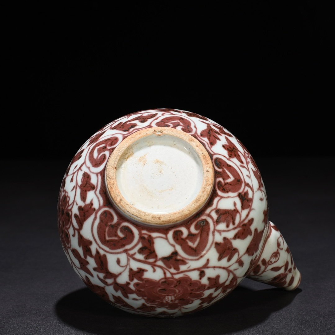 Ming Dynasty Hongwu underglaze red tangled peony military holding