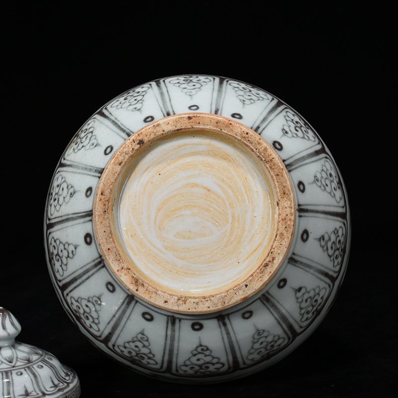 Ming Dynasty Hongwu underglaze red dragon verses double-ear lid bottle