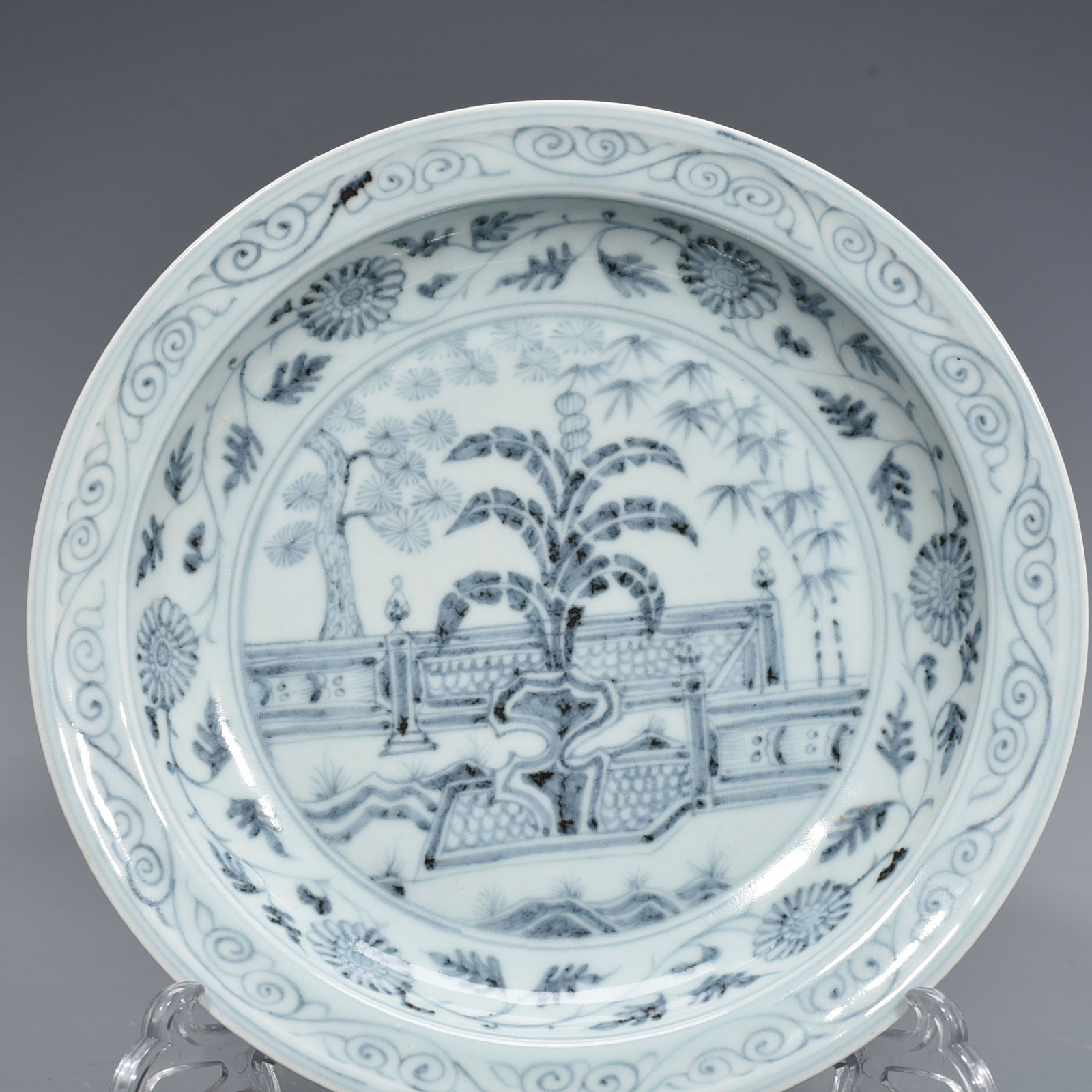 Ming Dynasty Hongwu blue and white courtyard banana leaf folded edge plate