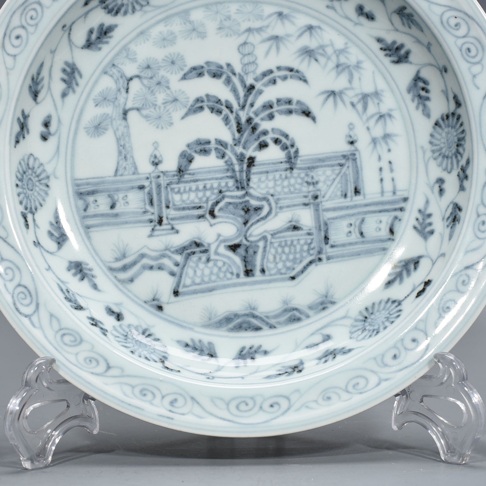 Ming Dynasty Hongwu blue and white courtyard banana leaf folded edge plate