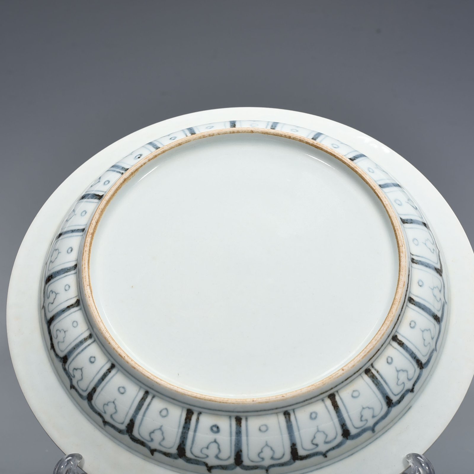 Ming Dynasty Hongwu blue and white courtyard banana leaf folded edge plate