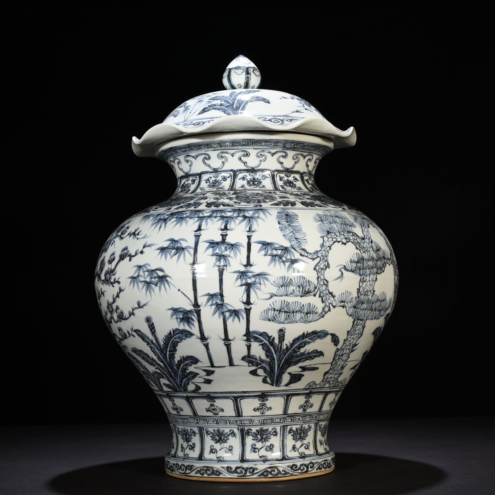 Ming Dynasty Hongwu blue and white pine bamboo and plum lotus leaf lid jar