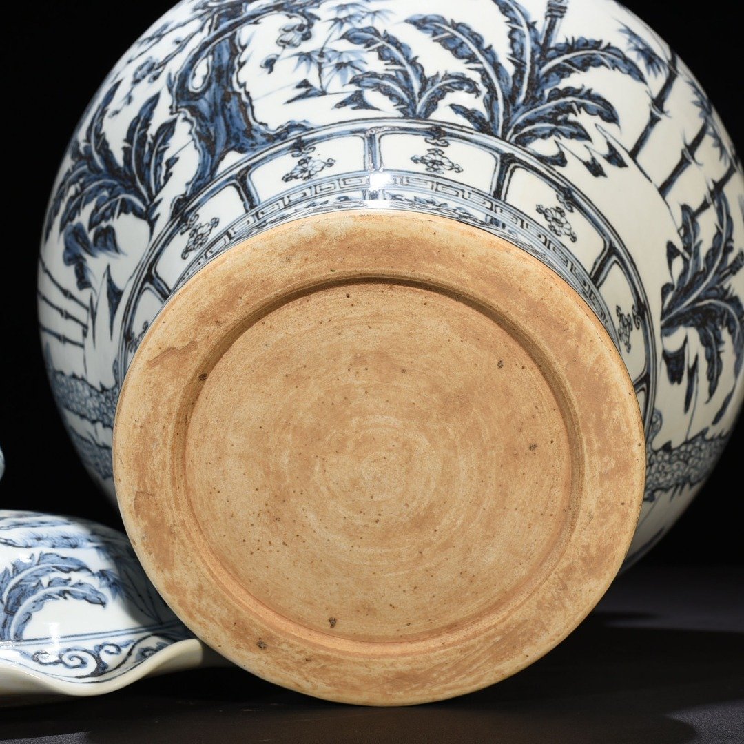 Ming Dynasty Hongwu blue and white pine bamboo and plum lotus leaf lid jar