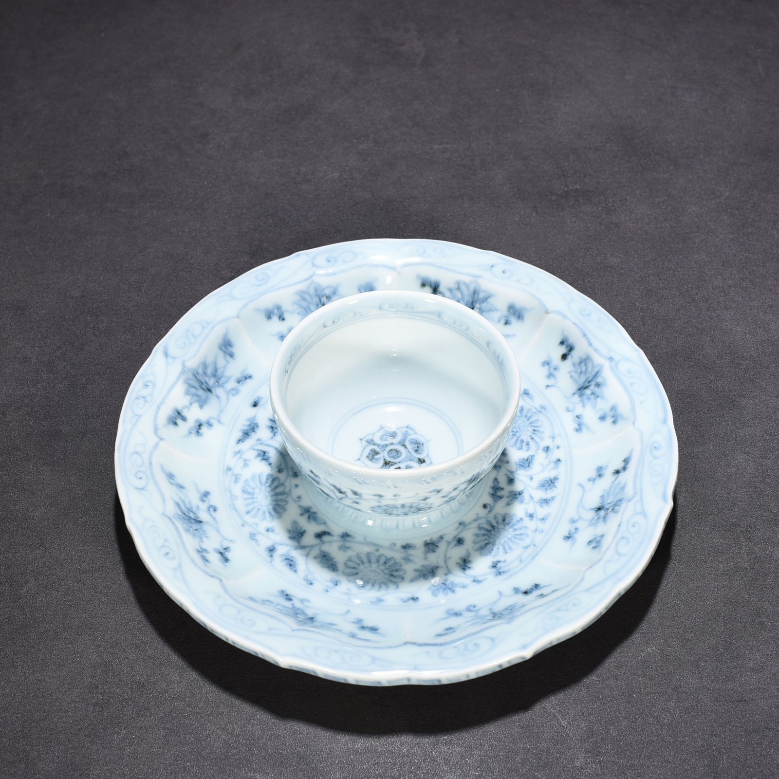 Ming Dynasty Hongwu blue and white teacup with intertwining branches and florals